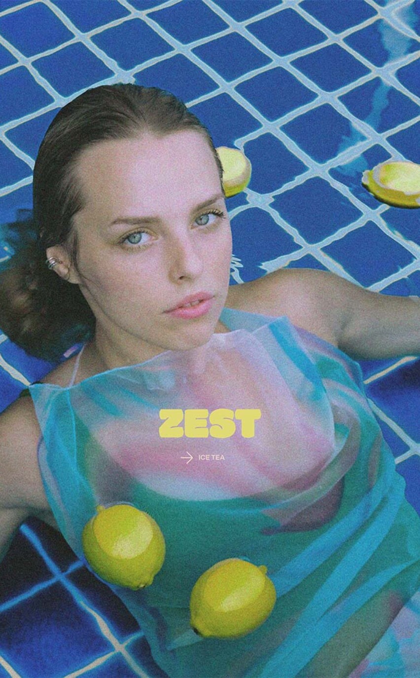 Lifestyle-Szene mit Zest Green Tea Flasche – modernes Brand Design Packaging für Getränke